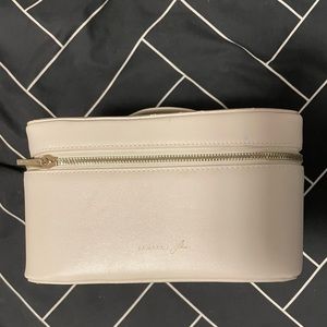 Samara x Jillian Harris makeup case